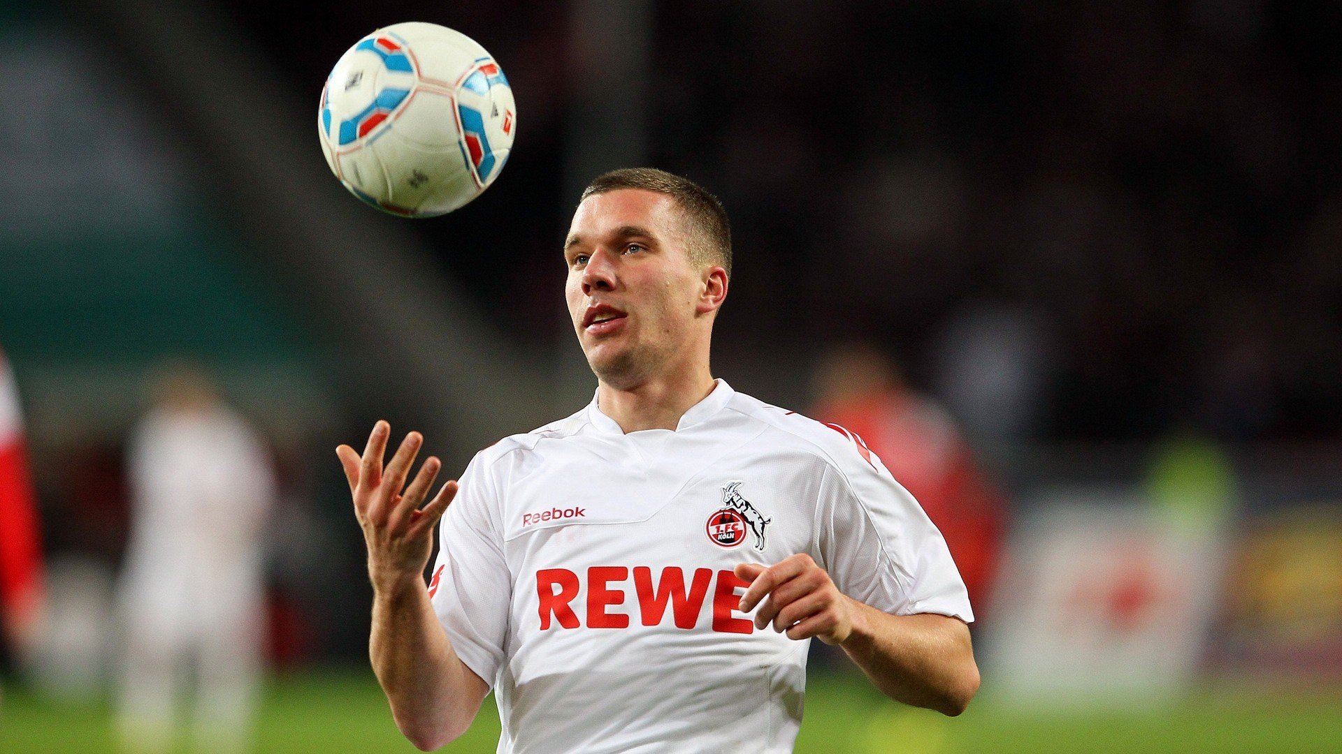 卡塞米罗终场绝杀引爆伯纳乌，法国双星闪耀助皇马收割比利亚雷亚尔