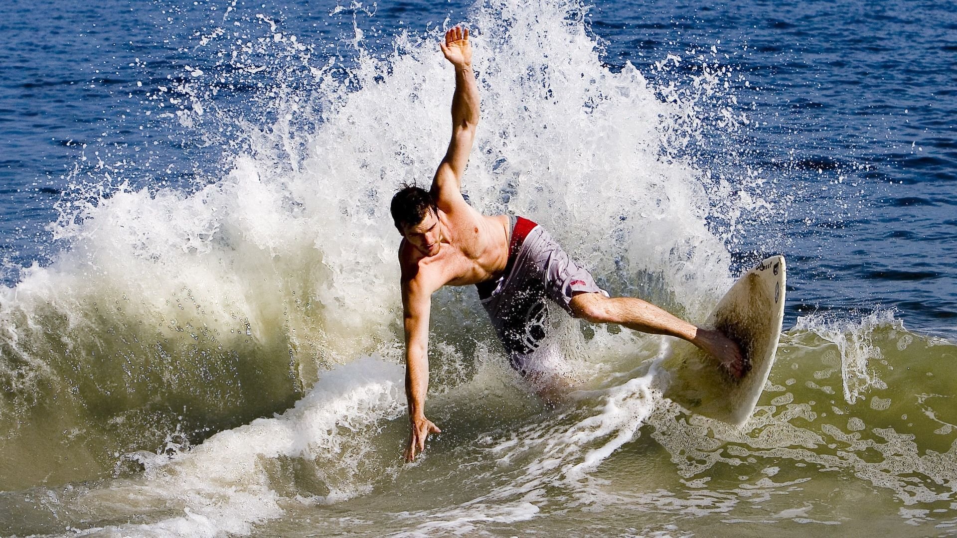 南美风暴席卷欧洲之巅，秘鲁强压法国，姆巴佩逆境中加冕关键先生