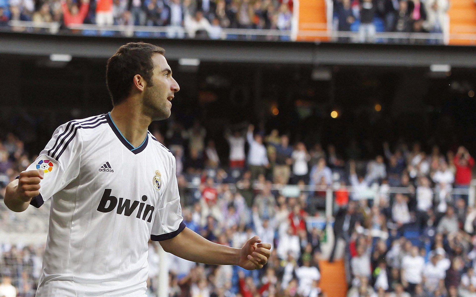 爱游戏体育-奥运周期关键战之夜，加克波在重压下完成华丽爆发